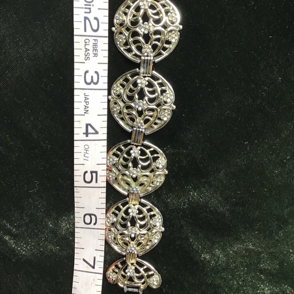 Vintage mid-century signed Judy Lee gold tone bracelet. See photos